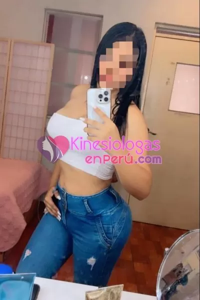 Hermosa debutante encargada se simpatía y carismo