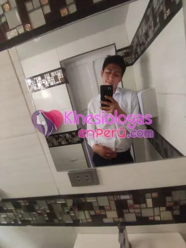 Joven alto guapo, bien dotado educado con ganas de ti